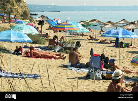 spiaggia nudista video|176 Naturism Stock Videos, 4K Footage, & Video Clips